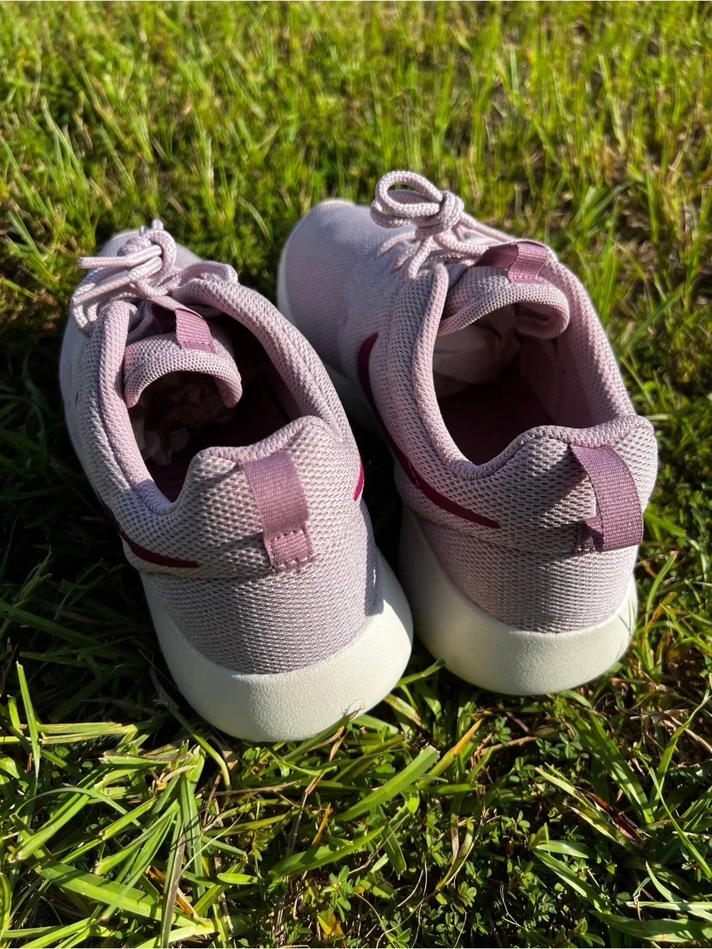 NEW Nike size 8.5 Womens Roshe One Plum Pink shoes